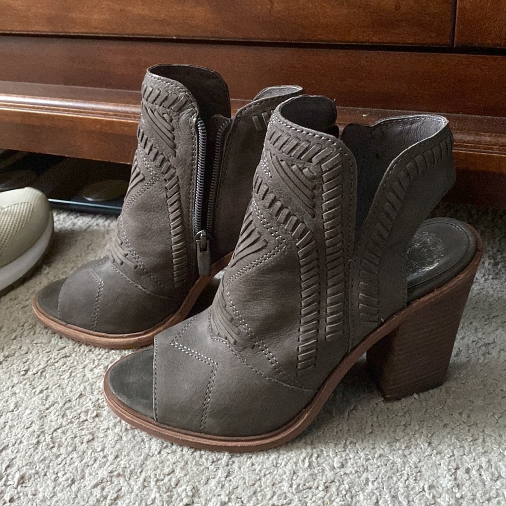 Heels - Picture 2 of 4